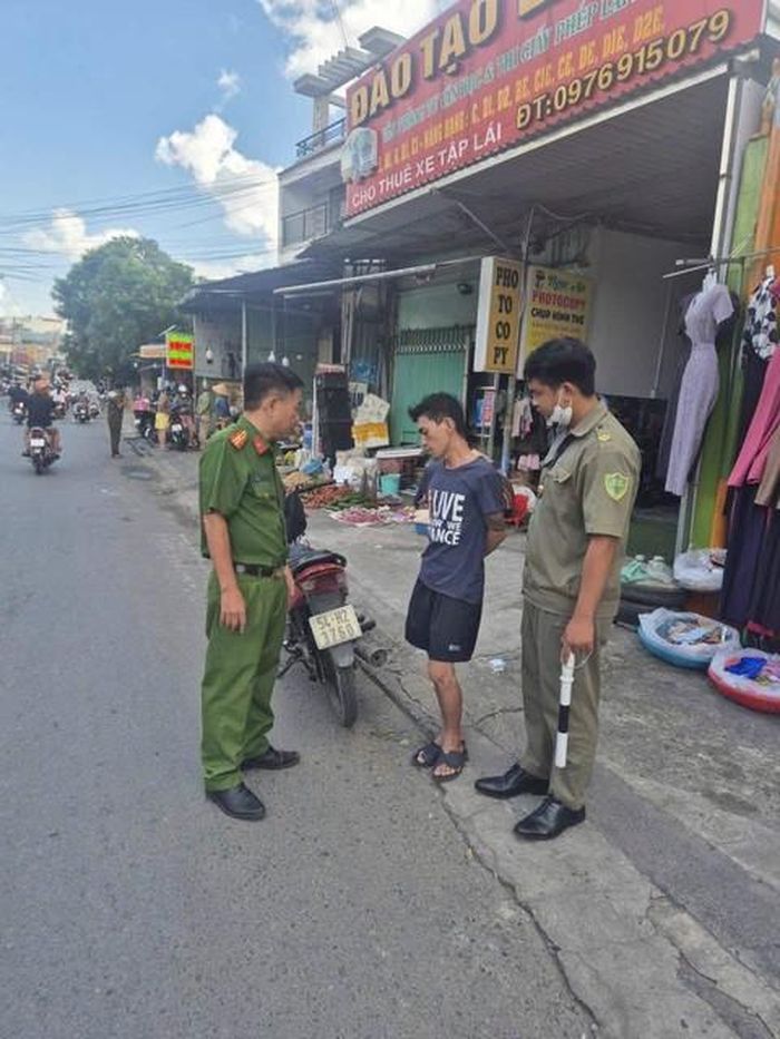 Một đối tượng nghiện ma túy bị bắt giữ