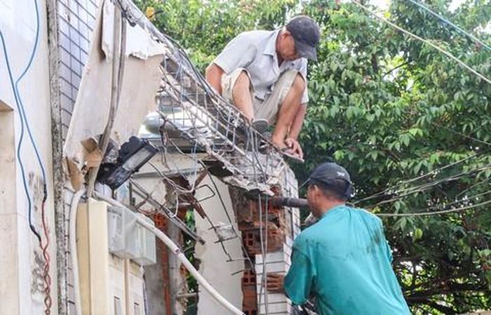 Người dân đồng thuận tháo dỡ nhà để bàn giao mặt bằng