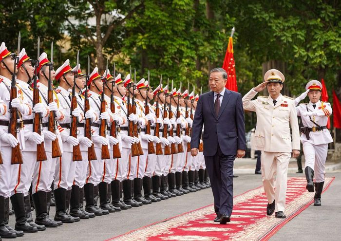 Tổng Bí thư, Chủ tịch nước Tô Lâm duyệt Đội danh dự Công an nhân dân