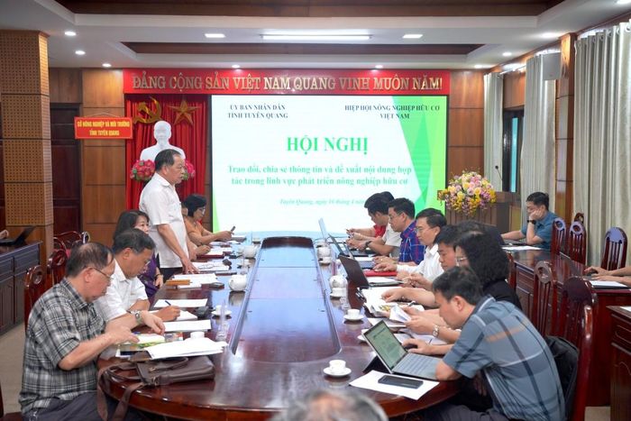 Các diễn đàn, hội nghị chuyên ngành tạo không gian để báo chí, nhà quản lý, chuyên gia và doanh nghiệp cùng trao đổi về giải pháp phát triển nông nghiệp xanh, hữu cơ.
