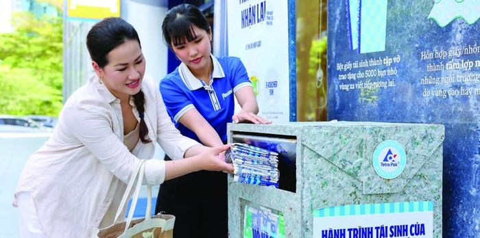 Vinamilk chọn giải pháp phối hợp với các đơn vị được cấp phép để thu gom - tái chế bao bì theo quy định từ năm 2025. (Ảnh: VN)