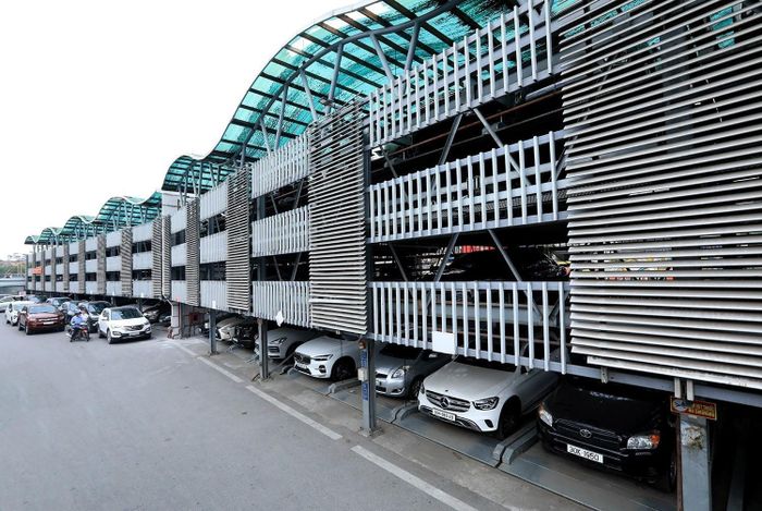 Diện tích đất dành cho giao thông tĩnh mới chỉ đáp ứng khoảng 8-10% nhu cầu đỗ xe thực tế của thành phố.