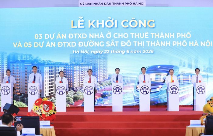 Thủ tướng Chính phủ Lê Minh Hưng cùng các đại biểu thực hiện nghi thức khởi công.