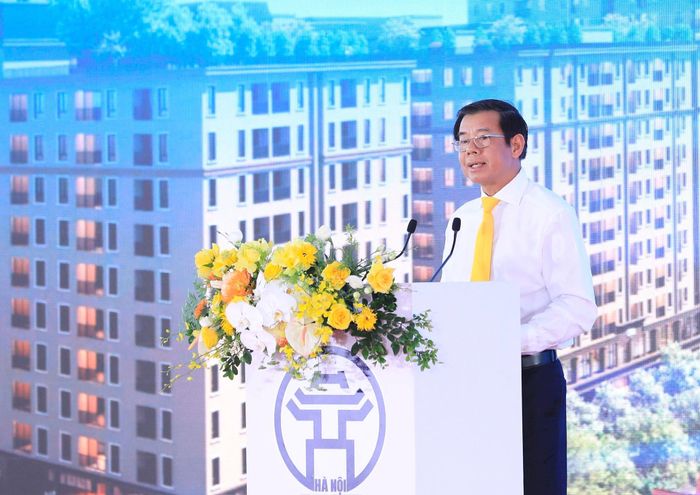 Đại diện Tập đoàn Vingroup, Công ty Vinhomes và Liên danh Vinhomes - VinSpeed phát biểu tại Lễ khởi công.
