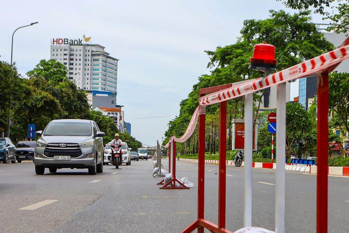 Giải pháp này nhằm bảo đảm trật tự, an toàn giao thông và hạn chế tối đa tác động đến việc đi lại của người dân trong khu vực. Ảnh: Duy Khánh