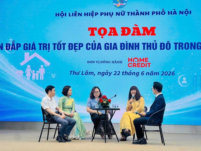 Tọa đàm “Vun đắp giá trị tốt đẹp của gia đình Thủ đô trong kỷ nguyên số”. Ảnh: Bảo Lâm
