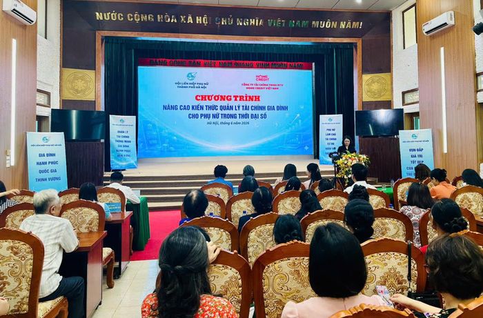 Truyền thông chuyên đề “Nâng cao kiến thức quản lý tài chính gia đình cho phụ nữ trong thời đại số”. Ảnh: Bảo Lâm