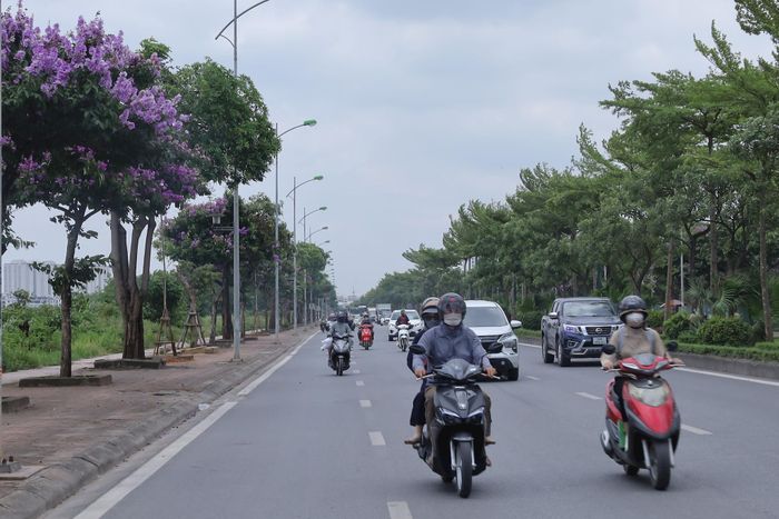 Ngày 23 và 24-6, Hà Nội nắng nóng gay gắt, có nơi đặc biệt gay gắt, nhiệt độ cao nhất 38-40 độ C. Ảnh: Bảo Châu