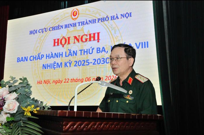 Trung tướng Khuất Việt Dũng, Phó Chủ tịch Hội CCB Việt Nam phát biểu chỉ đạo Hội nghị. Ảnh: Tạ Thể