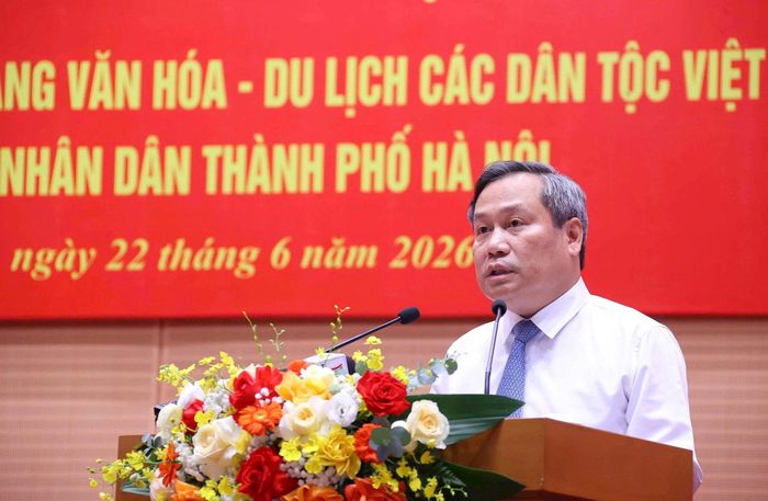 Chủ tịch UBND thành phố Vũ Đại Thắng phát biểu tại Lễ tiếp nhận.