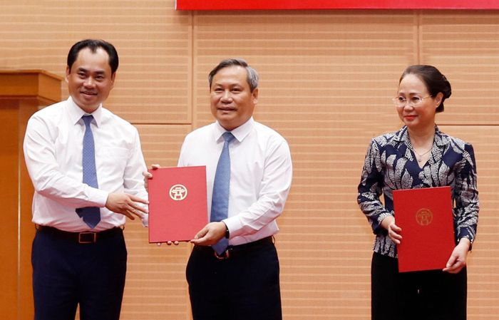 Các đơn vị thực hiện việc bàn giao, tiếp nhận Vườn quốc gia Ba Vì từ Bộ Nông nghiệp và Môi trường và Làng Văn hóa - Du lịch các dân tộc Việt Nam từ Bộ Văn hóa, Thể thao và Du lịch.
