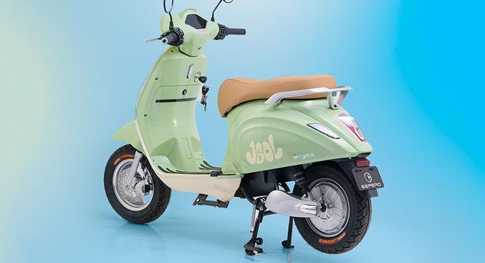 Enigma còn được trang bị màn hình điện tử hiển thị các thông số quan trọng như tốc độ, quãng đường, mức pin và trạng thái vận hành của xe.