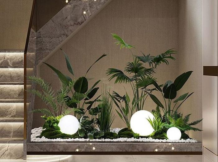 Đặt cây cảnh phong thủy dưới chân cầu thang có thể tạo điểm nhấn và tạo không gian sống sinh động.