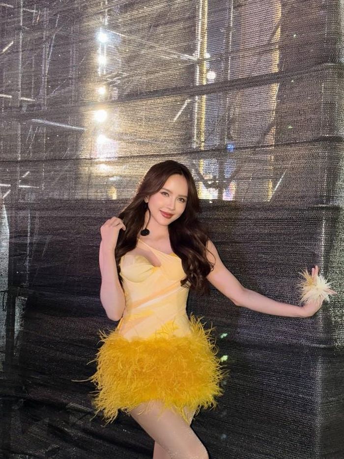 Tổng thể của nữ ca sĩ đã được cư dân mạng khen ngợi hết lời, thậm chí còn cho rằng diện mạo của Thiều Bảo Trâm không hề thua kém các nữ idol xứ Hàn.