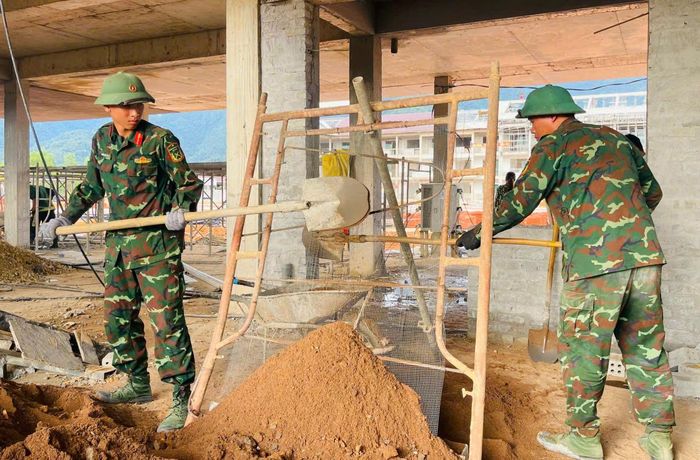 Qua kiểm tra hiện trường, lãnh đạo Trung đoàn 6 yêu cầu cán bộ, chiến sĩ chấp hành nghiêm kỷ luật và các quy định về an toàn lao động. Đồng thời phối hợp chặt chẽ với cấp ủy, chính quyền địa phương và các lực lượng để đẩy nhanh tiến độ thi công, bảo đảm chất lượng công trình, góp phần sớm đưa trường học vào sử dụng phục vụ công tác dạy và học.