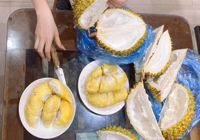 Chị Nhung "nghiện sầu" nên thường xuyên mua về ăn. Ảnh: NVCC.