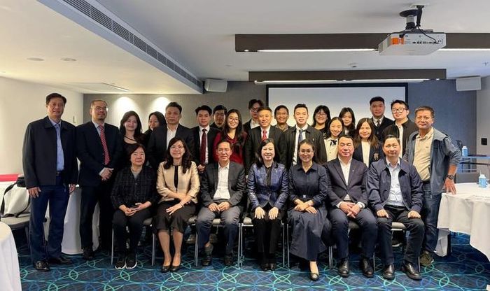 Bộ trưởng Bộ Y tế Đào Hồng Lan và Đoàn công tác Bộ Y tế tại Hội Sinh viên Việt Nam tại Australia.