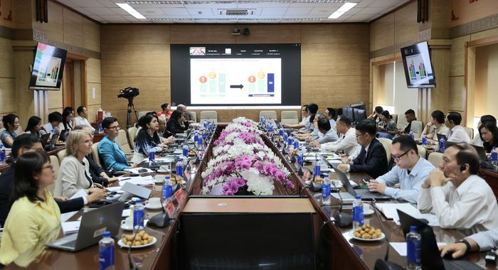 Các đại biểu tại buổi khai mạc.