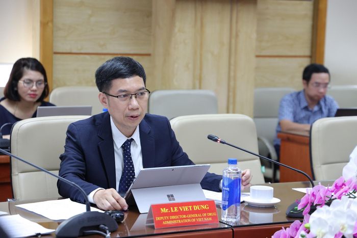 Đại diện Cục Quản lý Dược báo cáo tại buổi lễ khai mạc.