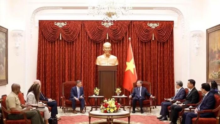 Người đứng đầu Đảng và Nhà nước khẳng định, Việt Nam mong muốn cùng Mỹ đưa quan hệ song phương phát triển ngày càng thực chất, sâu rộng và hiệu quả, mang lại lợi ích cho nhân dân hai nước cũng như đóng góp cho hòa bình và ổn định khu vực.