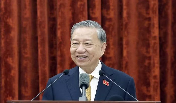 Tổng Bí thư, Chủ tịch nước Tô Lâm cũng đề nghị Mỹ tiếp tục duy trì và mở rộng các dự án tẩy độc dioxin, rà phá bom mìn, hỗ trợ người khuyết tật tại Việt Nam, tăng cường chuyển giao công nghệ, cũng như cung cấp thông tin, kỷ vật phục vụ công tác tìm kiếm và xác định danh tính hài cốt liệt sĩ Việt Nam.