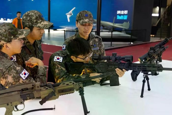 Ngoài ra Hàn Quốc còn trở thành nhà cung cấp lớn vũ khí thứ hai cho các nước thành viên NATO ở châu Âu sau Mỹ, chiếm 8,6% tổng lượng nhập khẩu của họ, đáng chú ý là vũ khí Hàn Quốc chiếm tới 47% lượng nhập khẩu của Ba Lan.