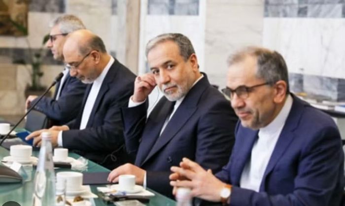 Hãng thông tấn ISNA đưa tin nhóm đàm phán chính của Iran, do ông Mohammad Baqer Qalibaf dẫn đầu, đã rời Thụy Sĩ để trở về Tehran. Tuy nhiên, các cuộc đàm phán kỹ thuật dự kiến vẫn sẽ tiếp tục diễn ra trong những ngày còn lại của tuần này.