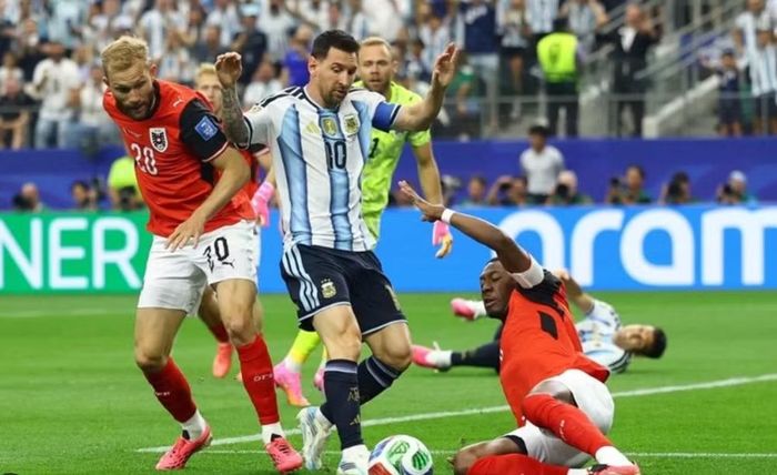 Sau 2 trận đấu, Argentina vẫn chưa phải nhận bất kỳ cú dứt điểm trúng đích nào từ bóng sống.