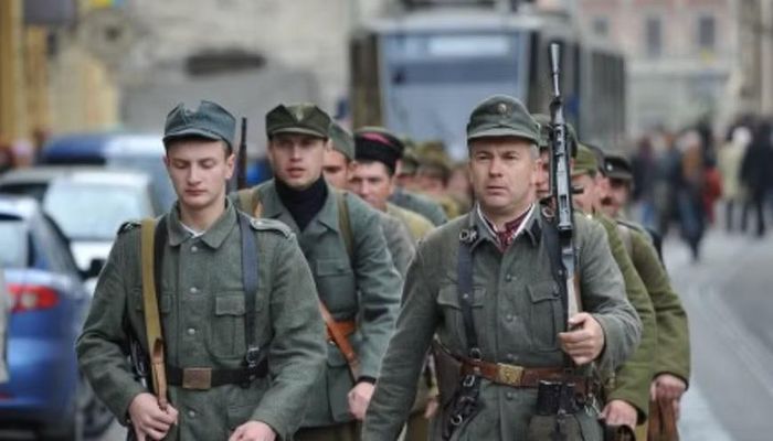 Ba Lan nhiều lần yêu cầu Kiev thu hồi quyết định trên, trong khi Ukraine coi UPA là lực lượng đã chiến đấu vì nền độc lập của đất nước và khẳng định không có ý xúc phạm phía Ba Lan. 