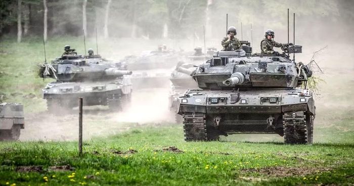 Thụy Điển bắt đầu hiện đại hóa đội xe tăng Leopard 2 của mình từ năm 2023. Mục tiêu của việc nâng cấp là thống nhất các hệ thống với những chiếc Leopard 2 khác và đảm bảo khả năng tương thích trong hoạt động chung với các nước NATO.
