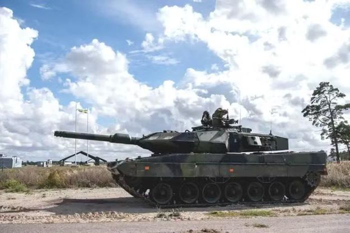Bên cạnh đó, 66 chiếc Strv 123A hiện đại hóa khác sẽ được bàn giao từ năm 2027 đến năm 2030, trong khi đó phiên bản Strv 123B sẽ được giao từ năm 2028 đến năm 2031.