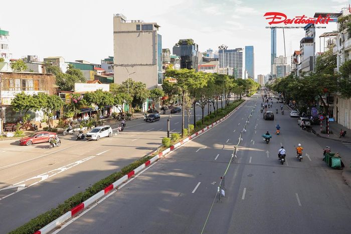 Thông qua quá trình thử nghiệm, các đơn vị theo dõi lưu lượng phương tiện, khả năng lưu thông trên tuyến và những điểm có nguy cơ ùn tắc để kịp thời điều chỉnh phương án phân luồng, bảo đảm an toàn giao thông trong suốt thời gian thi công.