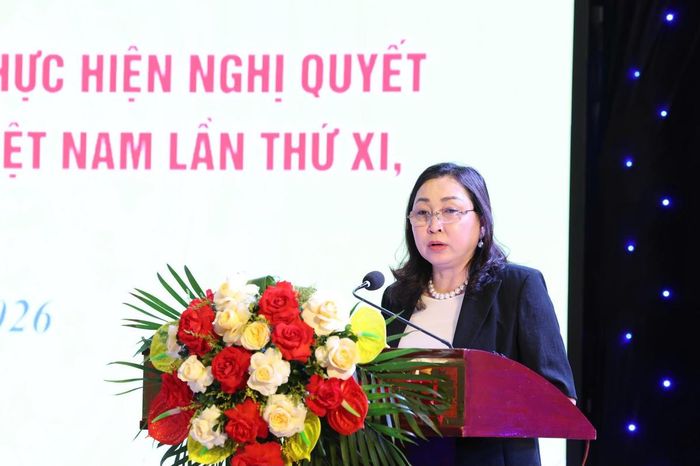 Bà Đinh Thị Lụa - Phó Bí thư Tỉnh ủy, Chủ tịch Ủy ban MTTQ tỉnh Ninh Bình phát biểu chào mừng hội nghị. Ảnh: Đình Minh