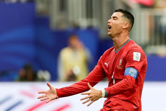  Ronaldo đang trở thành gánh nặng của tuyển Bồ Đào Nha. ẢNH: MIRROR/GETTY 