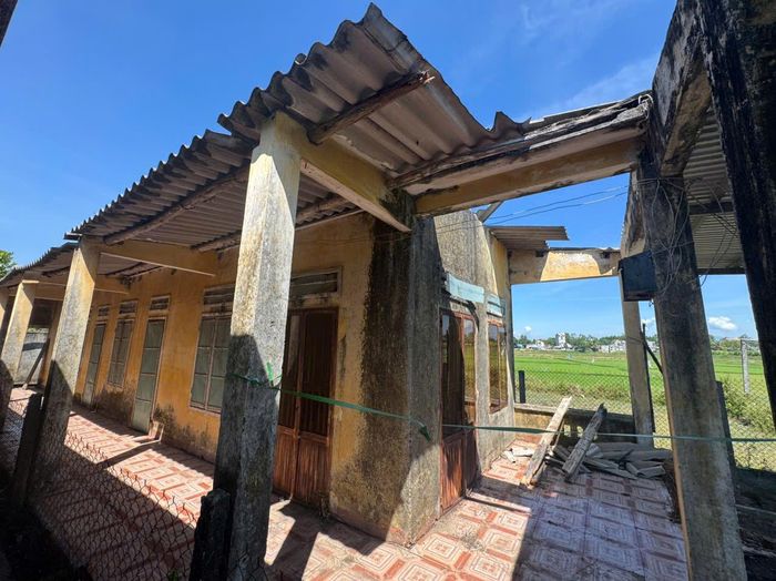 Dù có phương án bồi thường, hỗ trợ và tái định cư từ 2019, song đến nay 7 hộ dân tại đây vẫn chưa được di dời.