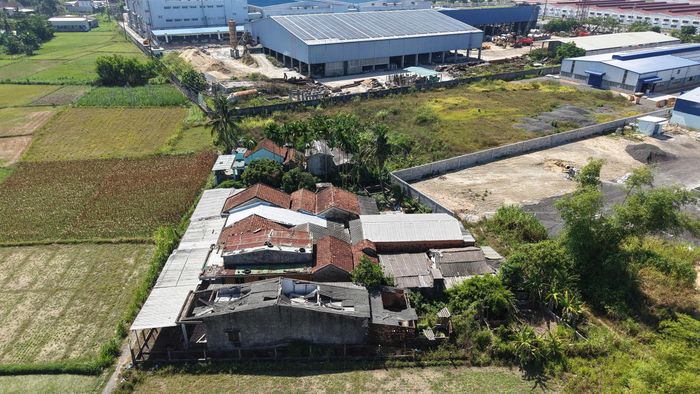 Nhiều hộ dân sống trong căn nhà xập xệ, hư hỏng.