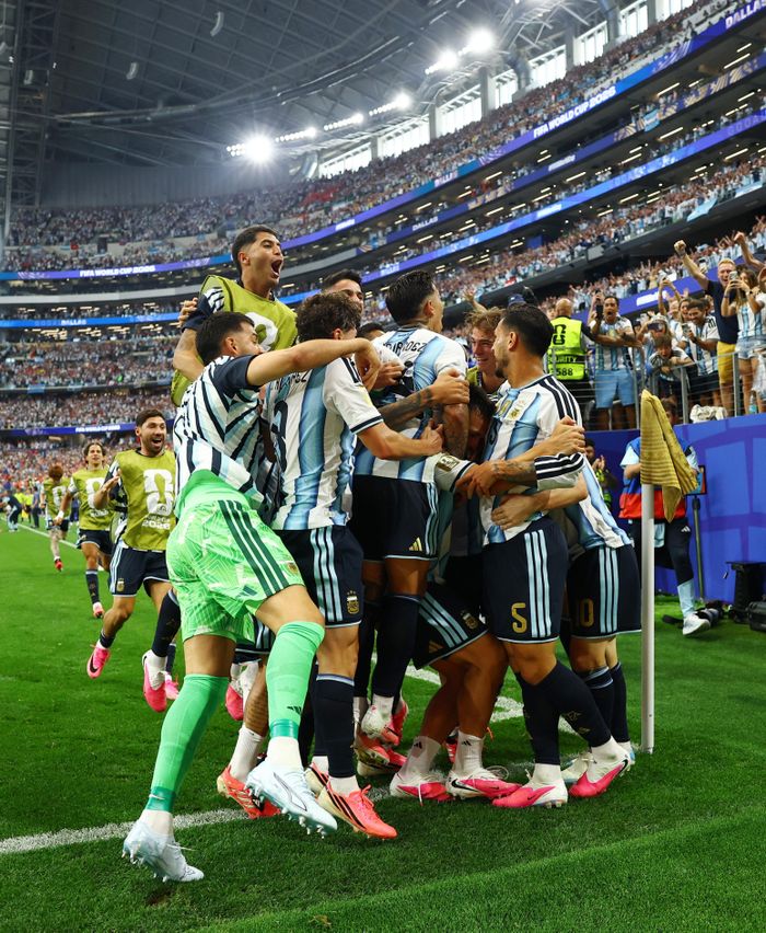  Argentina toàn thắng sau 2 trận đầu, chắc suất có mặt tại vòng knock out, khởi đầu không thể tuyệt hơn của nhà đương kim vô địch. Ảnh: Reuters. 