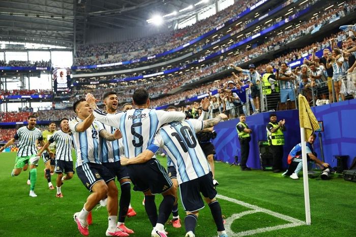  Messi ghi cả 5 bàn của Argentina sau 2 trận đầu tiên. Ảnh: Reuters. 