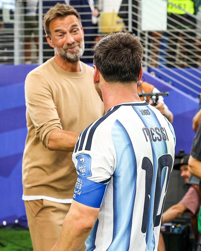 Klopp phấn khích khi gặp Messi.