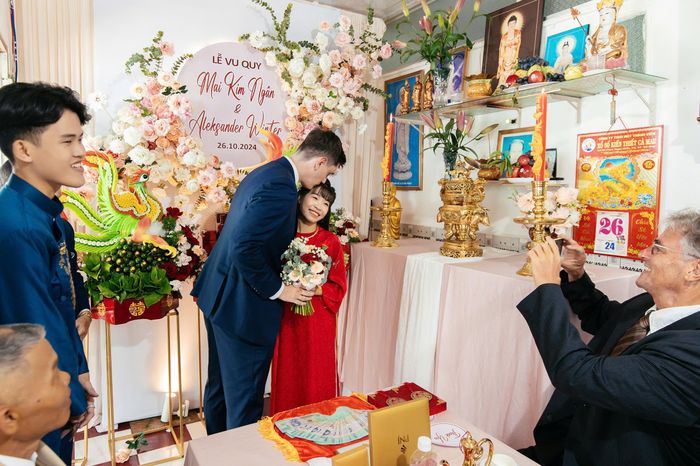 Sau nhiều thử thách, chàng trai Đức 1,92 m nên duyên với cô gái Việt 1,50 m.
