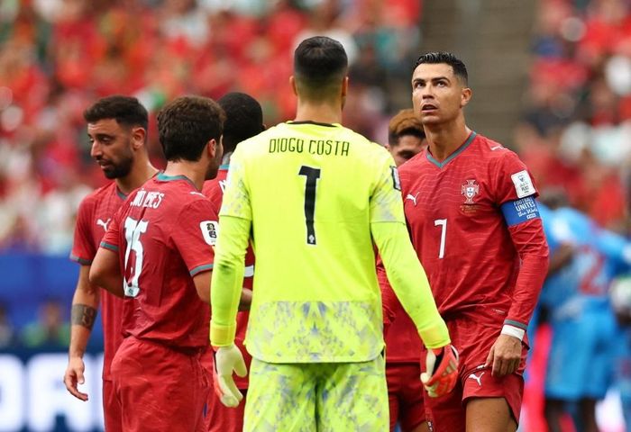  Ronaldo vẫn là huyền thoại của Bồ Đào Nha, nhưng anh đang không được lòng nhiều CĐV quê nhà. Ảnh: Reuters.