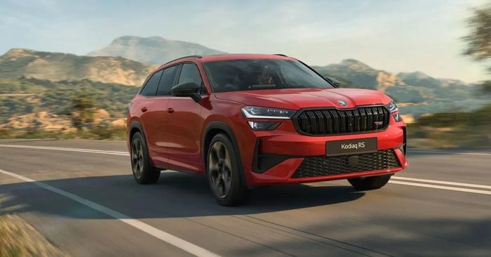Vẻ ngoài hầm hố với mặt ca lăng thể thao trên Kodiaq RS. Ảnh: Drive.