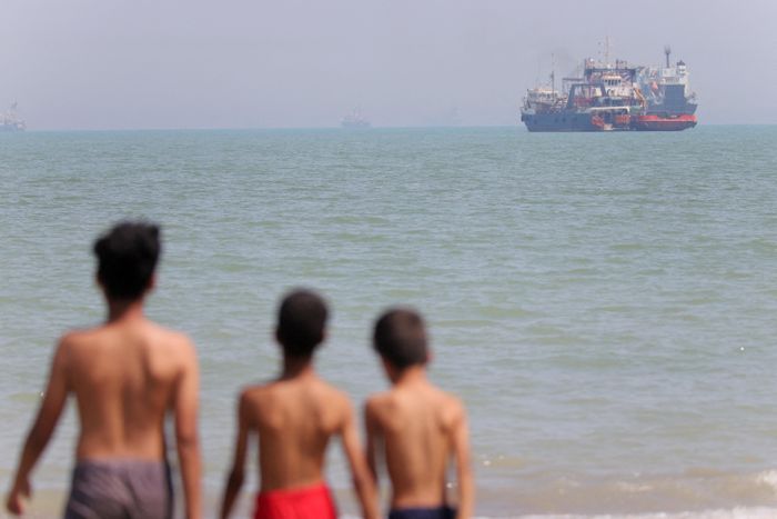  Eo biển Hormuz được xem là "vũ khí hạt nhân kinh tế" của Iran. Ảnh: Reuters. 