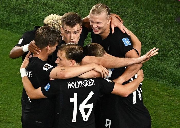 Đại diện thứ hai có vé đi tiếp ở bảng I là Na Uy, đội bóng Bắc Âu thắng Iraq 4-1 trong ngày ra quân và vừa vượt qua Senegal với tỷ số sát sao 3-2 sáng 23/6. Ảnh: Reuters.