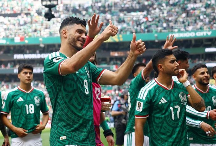 Mexico (Bảng A). Đội chủ nhà có màn ra quân với chiến thắng 2-0 trước Nam Phi trong một trận đấu có tới 3 thẻ đỏ, đây cũng là trận đấu đầu tiên của World Cup 2026. Ảnh: Reuters.