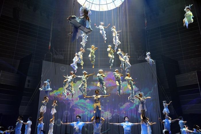 Các nghệ sĩ biểu diễn trong chương trình nghệ thuật xiếc - rối “Mơ Show” tại Rạp Xiếc và Biểu diễn đa năng Phú Thọ, TP.HCM. Ảnh: TTNT