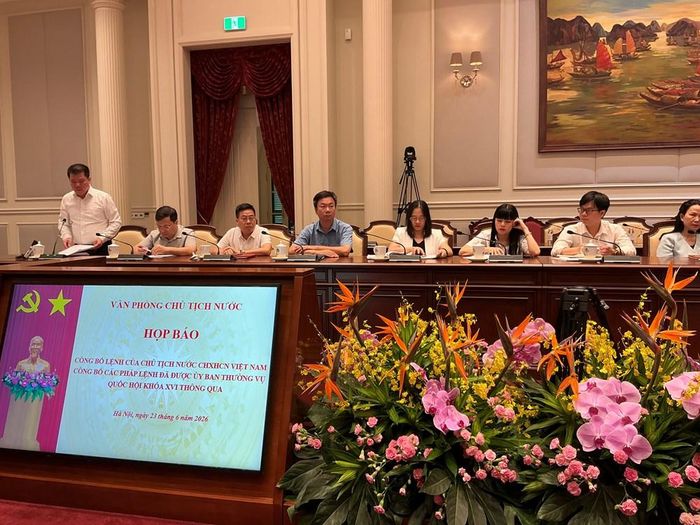 Đại diện Tòa án nhân dân tối cao giới thiệu Pháp lệnh sửa đổi, bổ sung một số điều của Pháp lệnh Trình tự, thủ tục xem xét, quyết định áp dụng các biện pháp xử lý hành chính tại Tòa án nhân dân