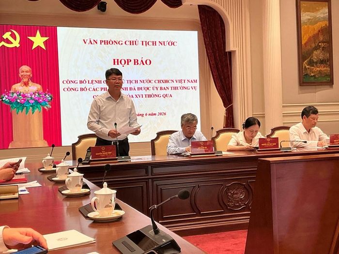 Thứ trưởng Bộ Tư pháp Nguyễn Thanh Tịnh giới thiệu Pháp lệnh sửa đổi, bổ sung một số điều của Pháp lệnh Hợp nhất văn bản quy phạm pháp luật