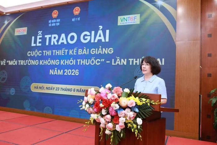 Bà Phan Thị Hải - Phó Giám đốc Quỹ Phòng, chống tác hại của thuốc lá phát biểu tại lễ trao giải