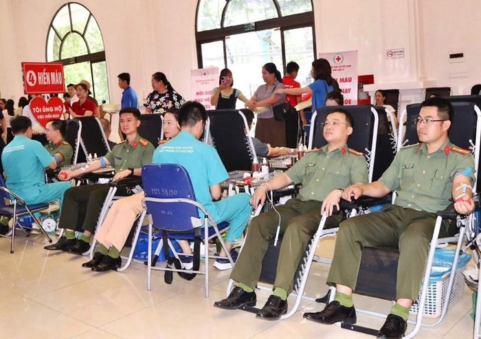 Ngay trong ngày đầu, Ban tổ chức đã tiếp nhận 1.044 đơn vị máu
